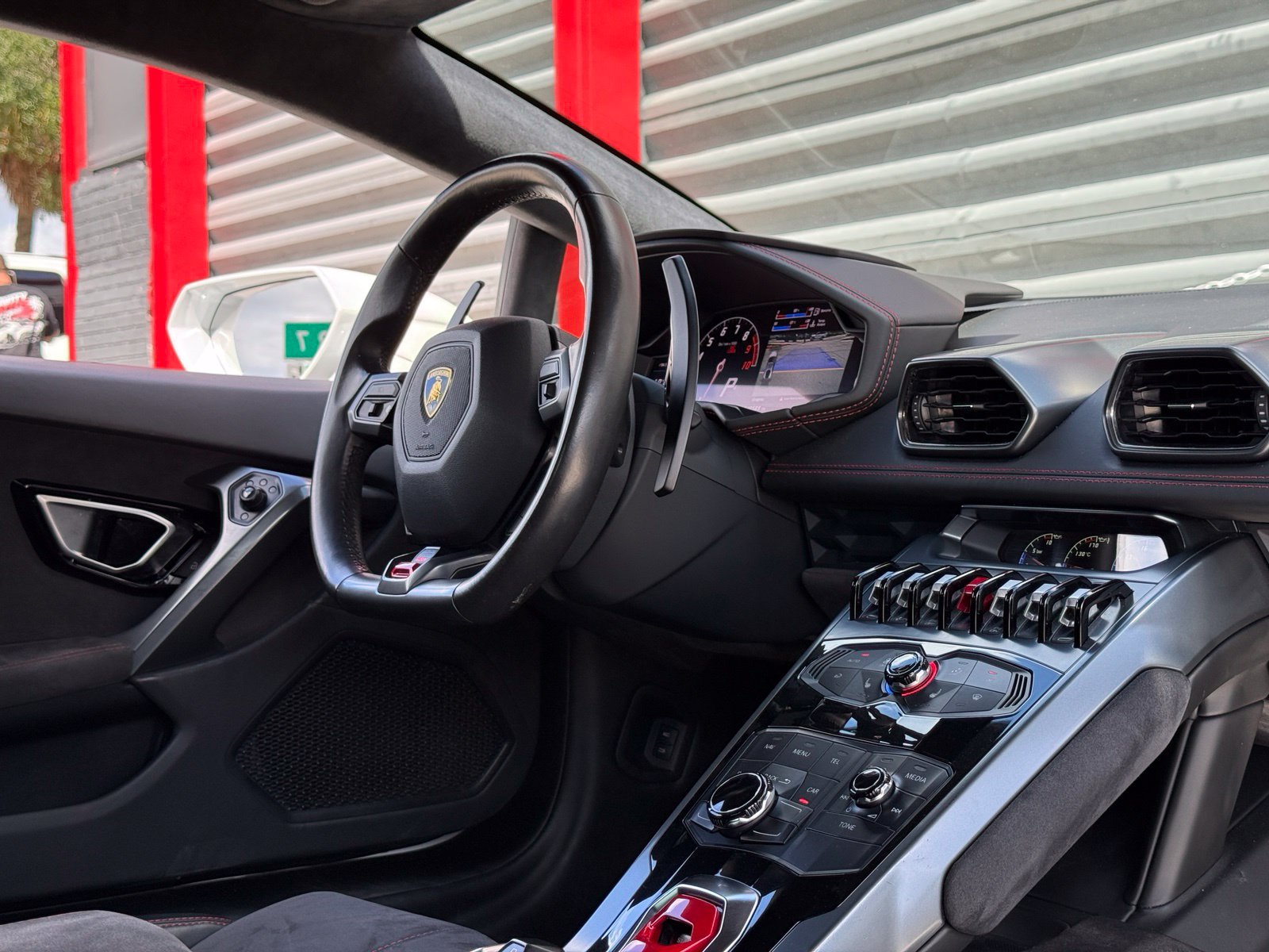 Used 2015 Lamborghini Huracan LP 610-4 AWD/4WD image 31