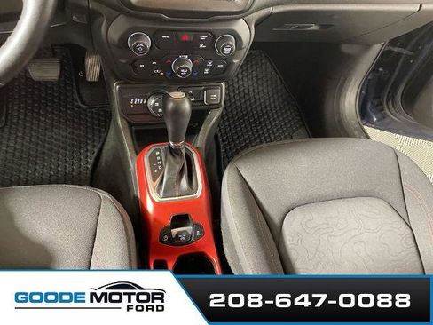 Used 2022 Jeep Renegade Trailhawk image 3