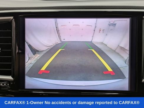 Used 2024 Chrysler Pacifica Touring-L FWD image 11
