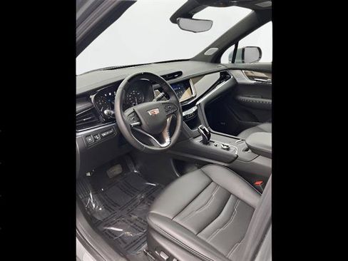 Certified 2025 Cadillac XT6 Premium Luxury w/ Platinum Package image 12