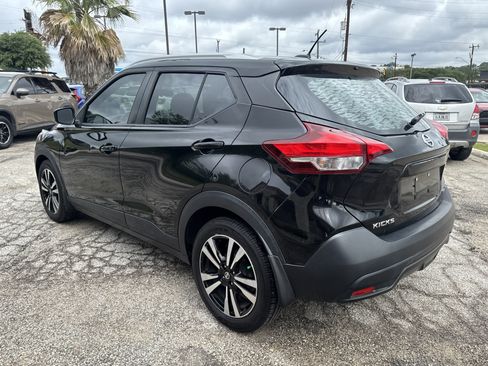 Used 2018 Nissan Kicks SV FWD image 5