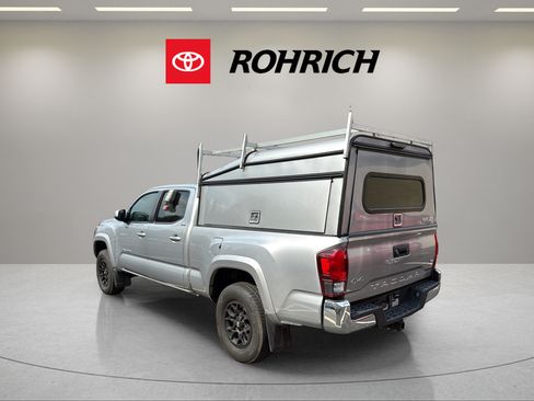 Used 2020 Toyota Tacoma SR5 AWD/4WD image 8
