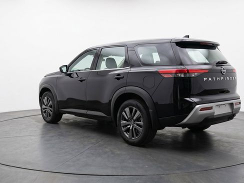 Used 2025 Nissan Pathfinder SV image 6
