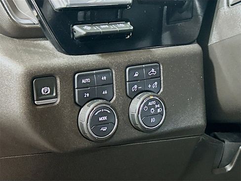 Used 2024 Chevrolet Silverado 2500 High Country w/ Technology Package image 7
