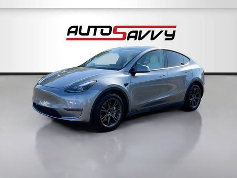 Used 2024 Tesla Model Y Long Range AWD/4WD image 3