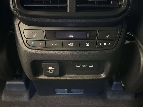 Used 2025 Honda Pilot Black Edition image 22