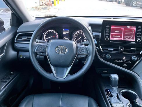 Used 2022 Toyota Camry SE image 5
