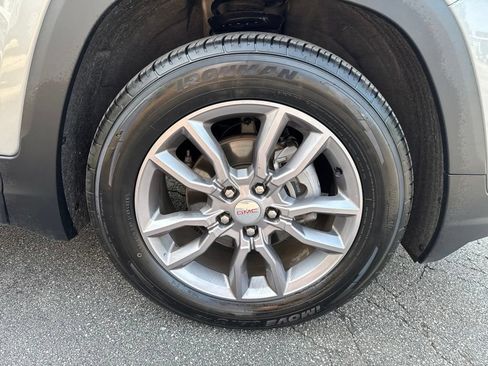 Used 2024 GMC Terrain SLT FWD image 50