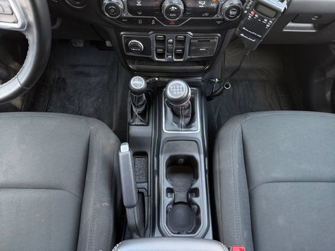 Used 2020 Jeep Wrangler Unlimited Sahara AWD/4WD image 23