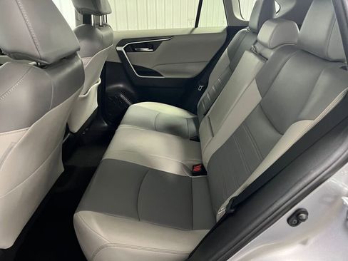 Used 2021 Toyota RAV4 XLE Premium image 6