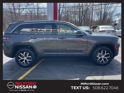 Used 2023 Jeep Grand Cherokee Limited AWD/4WD image 6
