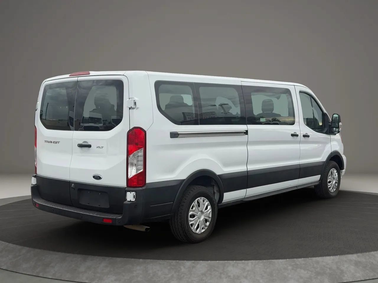 Used 2022 Ford Transit 350 XLT RWD image 6