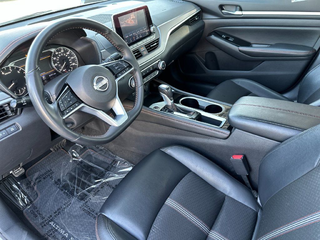Used 2025 Nissan Altima 2.5 SR FWD image 9