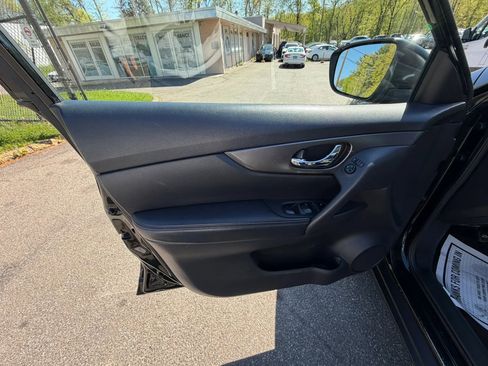 Used 2016 Nissan Rogue S AWD/4WD image 11