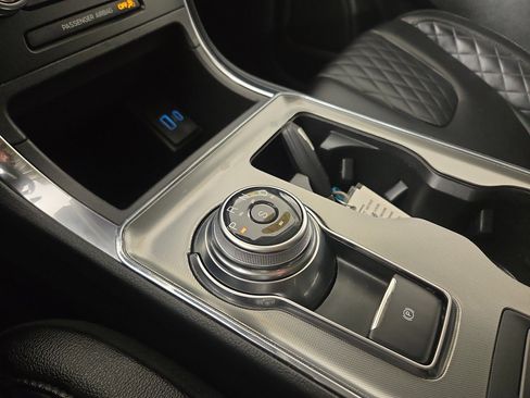 Used 2024 Ford Edge Titanium image 22