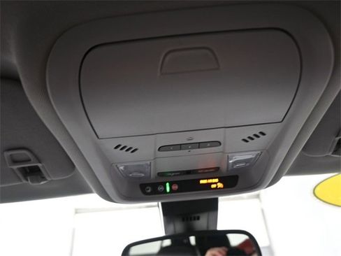 Used 2023 Chevrolet Equinox Premier image 12