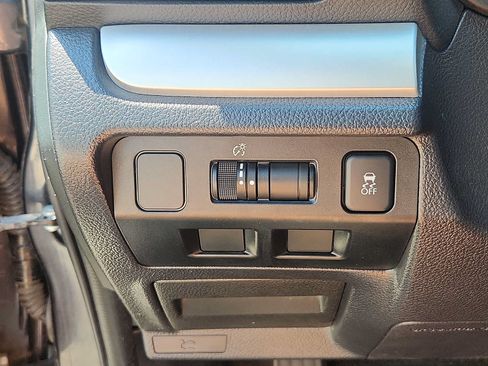 Used 2016 Subaru Impreza 2.0i AWD/4WD image 24