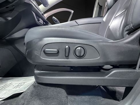 Used 2020 Buick Enclave Essence image 14