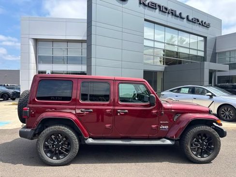 Used 2021 Jeep Wrangler Unlimited Sahara w/ Cold Weather Group AWD/4WD image 2
