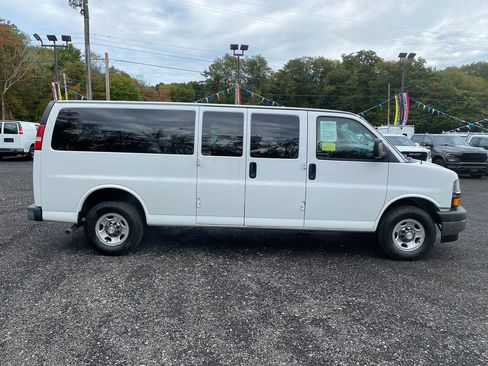 Used 2017 Chevrolet Express 3500 LT w/ LT Preferred Equipment Group image 4