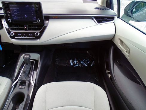 Used 2022 Toyota Corolla LE FWD image 28