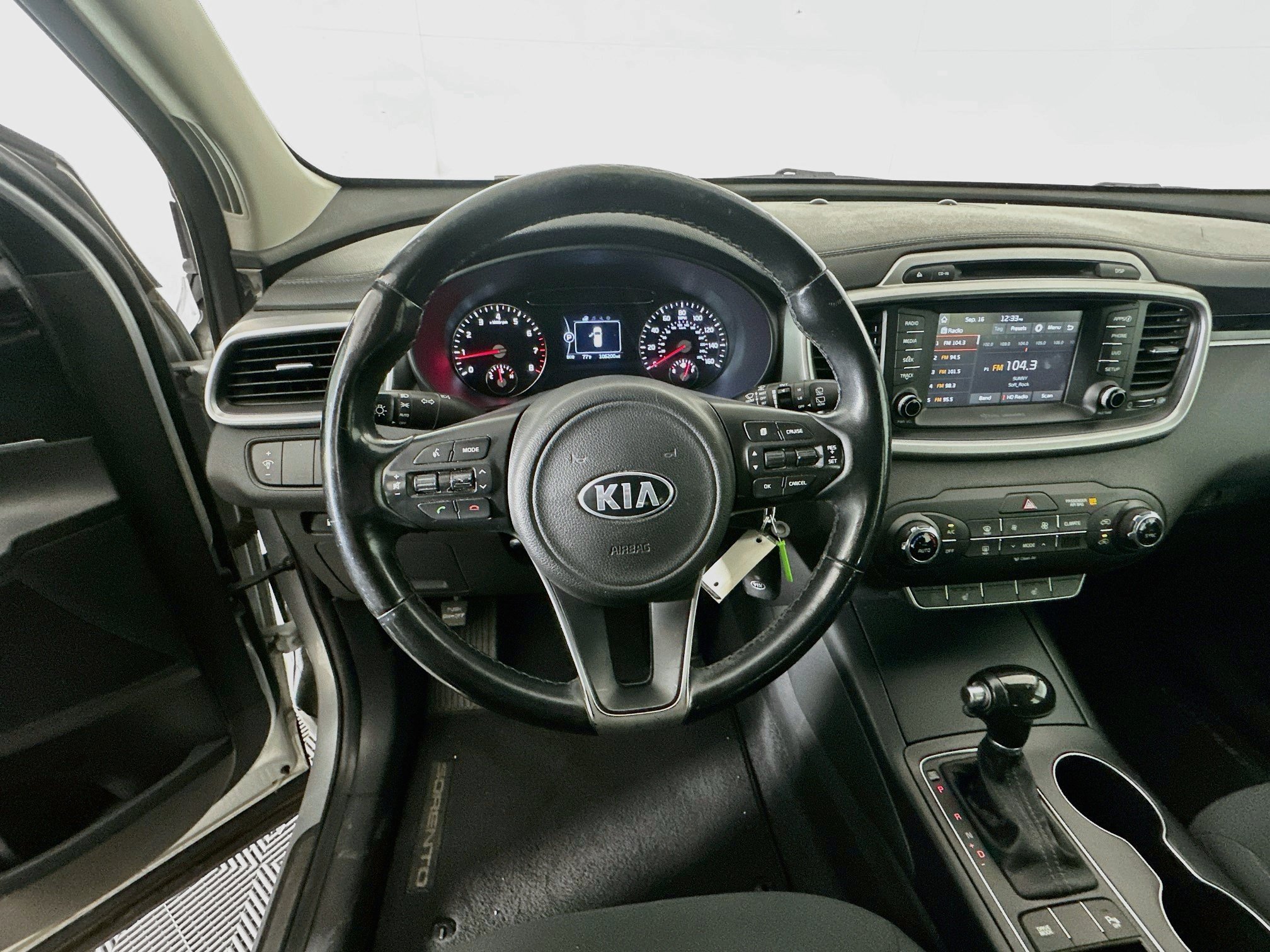 Used 2017 Kia Sorento FWD w/ LX Convenience Package image 17