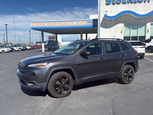 Used 2016 Jeep Cherokee Latitude w/ Cold Weather Group image 2