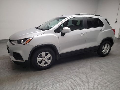 Used 2022 Chevrolet Trax LT FWD image 2