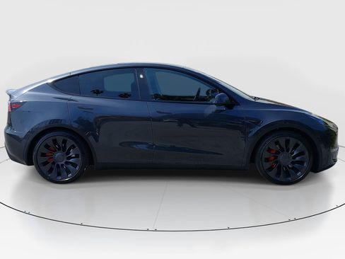 Used 2024 Tesla Model Y Performance AWD/4WD image 8