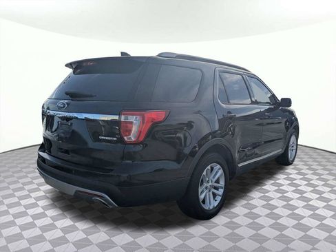 Used 2016 Ford Explorer XLT FWD image 3