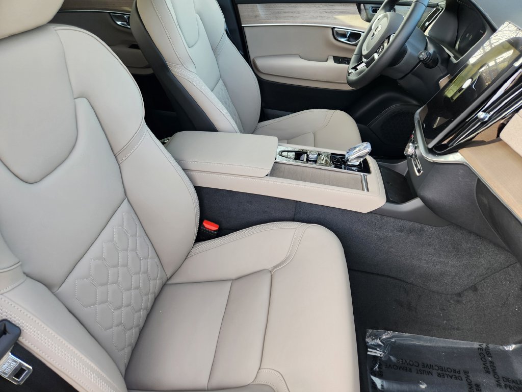 New 2026 Volvo XC90 T8 Plus w/ Protection Package Premier AWD/4WD image 5