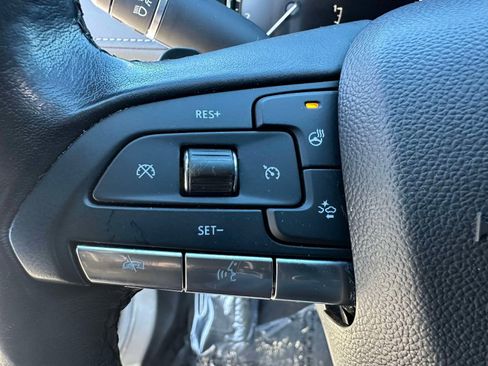 Used 2020 Cadillac XT4 Luxury w/ Cold Weather Package image 19