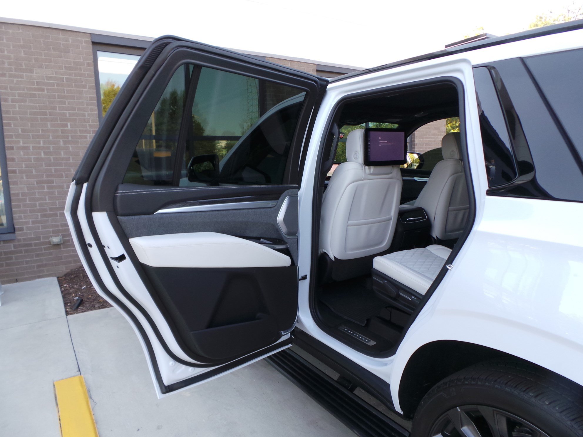 Used 2026 Cadillac Escalade V AWD/4WD image 35