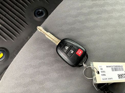 Used 2020 Toyota Tacoma SR5 w/ Blackout Package image 14