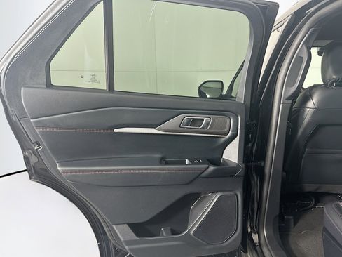 Used 2025 Ford Explorer ST-Line w/ ST-Line Street Pack image 26