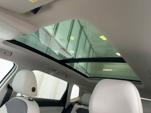 New 2026 Volkswagen Taos SE image 16