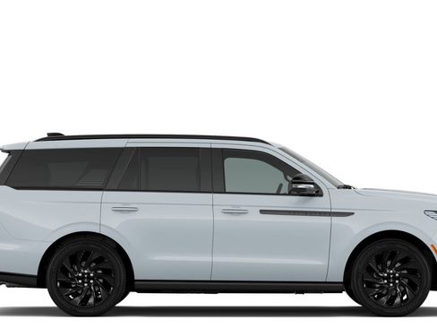 New 2026 Lincoln Navigator Reserve w/ Jet Appearance Package AWD/4WD image 5
