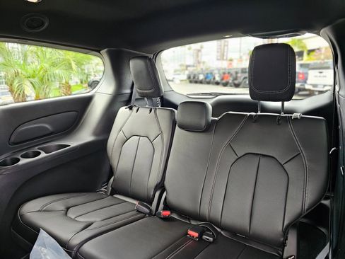 New 2026 Chrysler Pacifica Select FWD image 24
