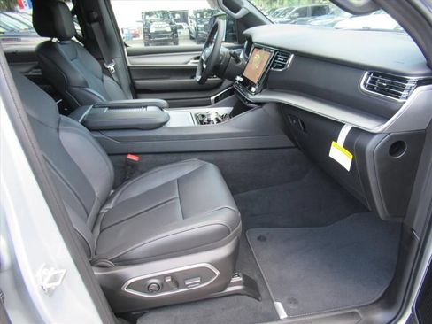 New 2026 Jeep Grand Wagoneer Limited AWD/4WD image 10