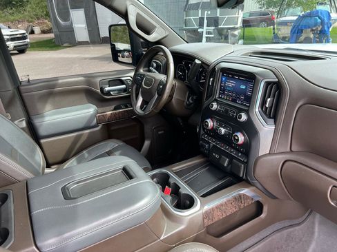 Used 2022 GMC Sierra 3500 Denali w/ Denali Ultimate Package AWD/4WD image 12
