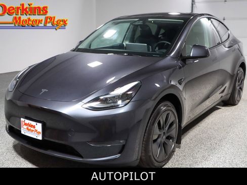 Used 2025 Tesla Model Y Long Range AWD/4WD image 1