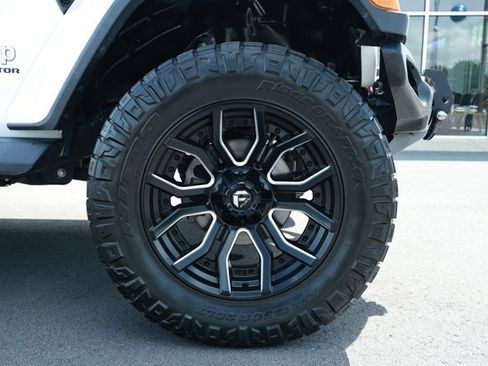 Used 2020 Jeep Gladiator Overland AWD/4WD image 5