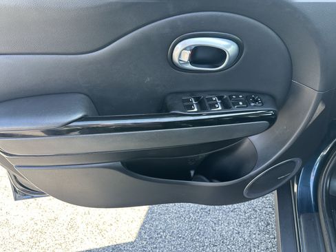 Used 2018 Kia Soul + w/ Audio Package FWD image 8