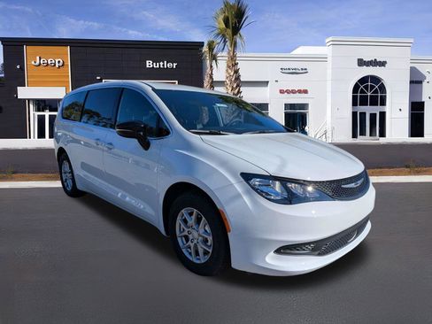 New 2026 Chrysler Voyager LX image 8