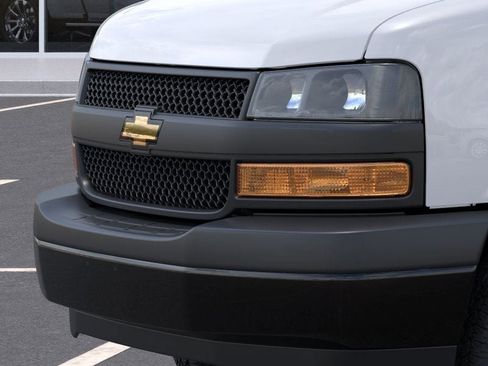 New 2025 Chevrolet Express 3500 image 45