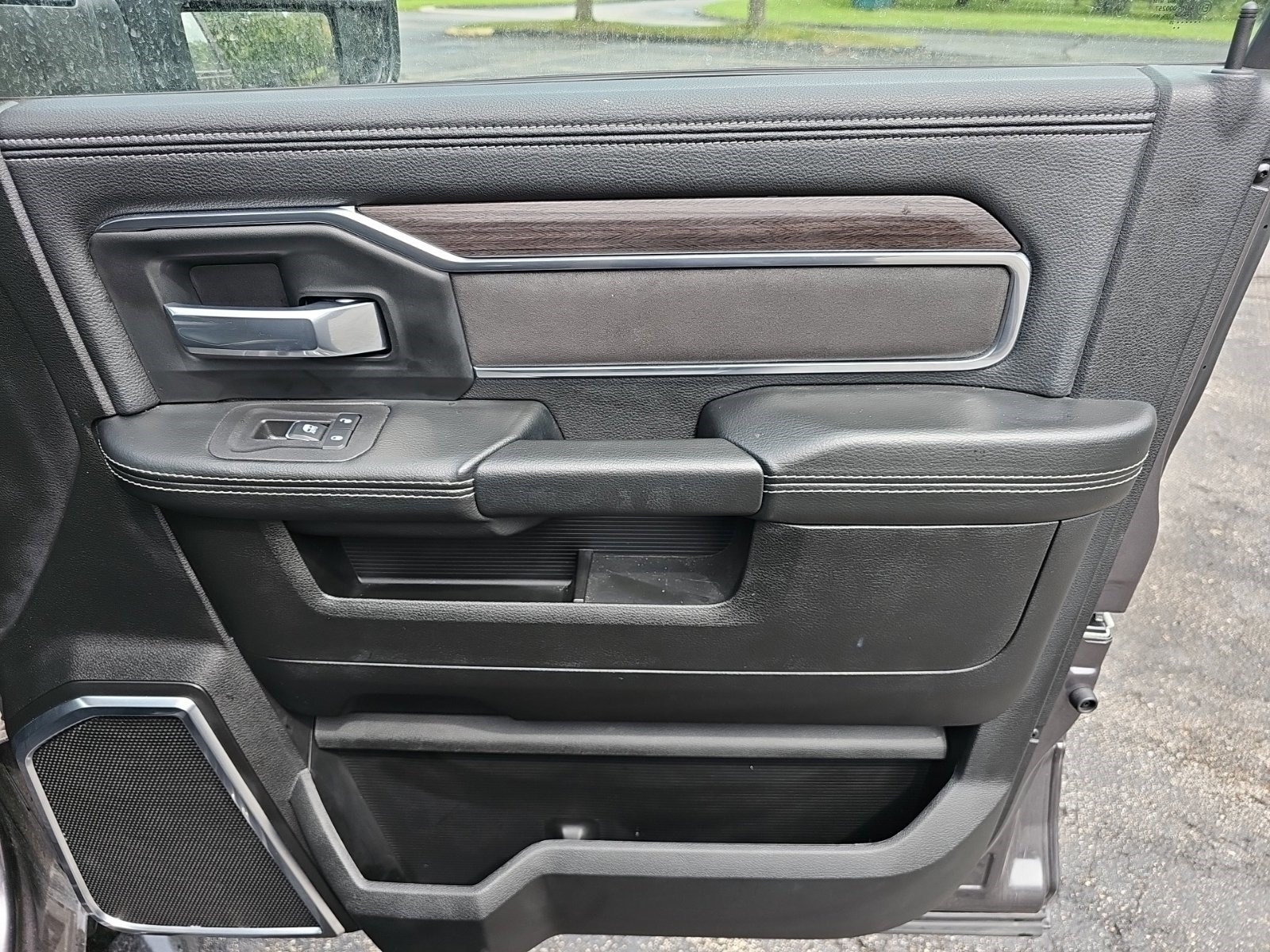 Used 2025 RAM 2500 Laramie AWD/4WD image 14