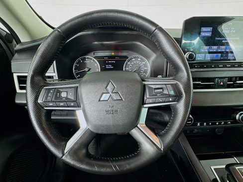 Used 2022 Mitsubishi Outlander SE image 11