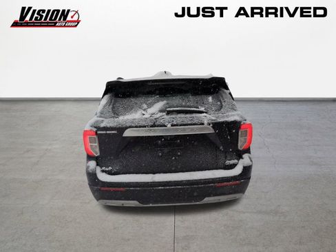 Used 2022 Ford Explorer XLT w/ Equipment Group 202A image 6