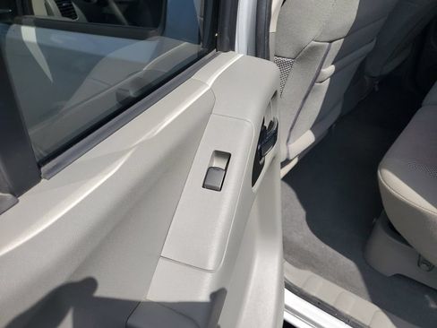 Used 2020 Nissan Frontier SV RWD image 17