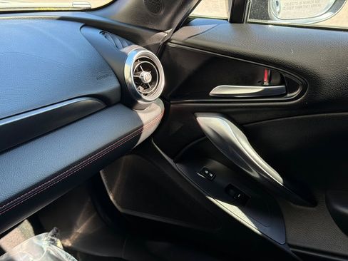 Used 2017 FIAT 124 Spider Abarth RWD image 28